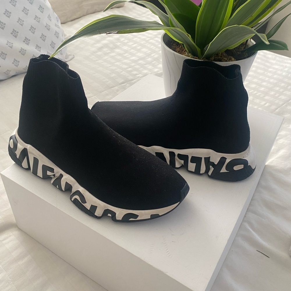 AUTHENTIC Balenciaga speed graffiti Trainers - Picture 4 of 12